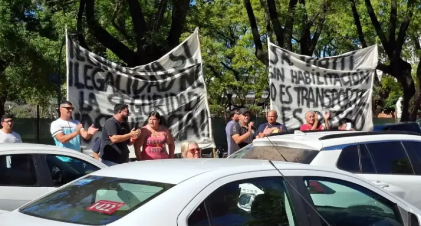Remiseros de Rafaela advierten que “500 familias se quedarían sin trabajo”