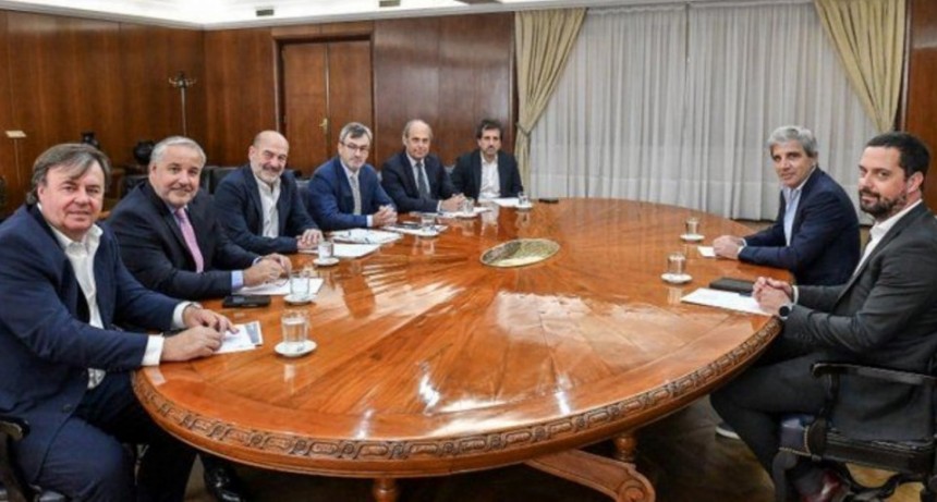 Caputo se reuni&oacute; con la UIA en la antesala de la discusi&oacute;n por la reforma laboral