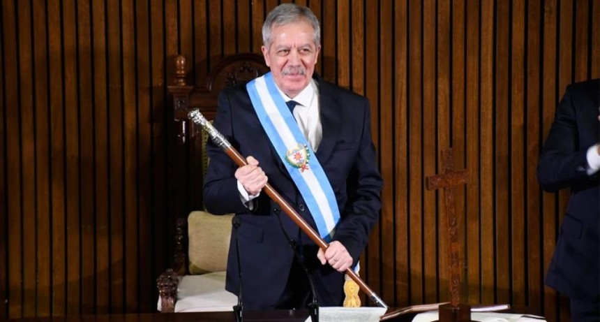 El gobernador El&iacute;as Su&aacute;rez firm&oacute; un decreto para reforzar el control del gasto administrativo